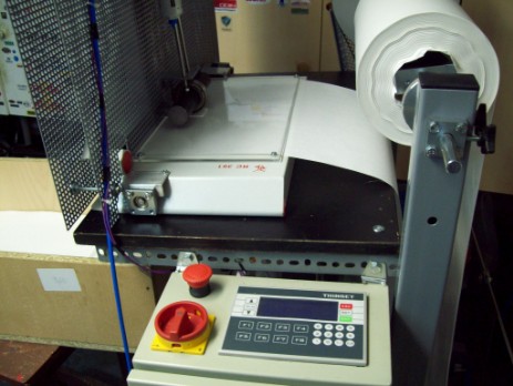 Machine IV-1 automatique à découper transversalement les feuilles en rouleaux de papier